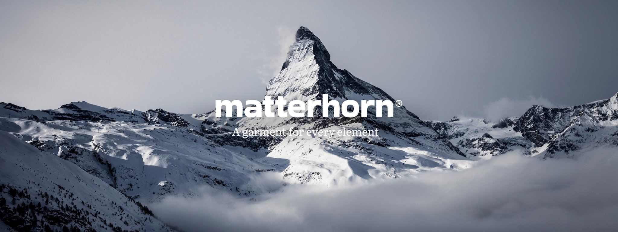 Lumihuippuinen Matterhorn ja valkoinen logo ”matterhorn – A garment for every element” vuoren huipun edessä. Klikattava kuva, linkki Matterhorn-tuotteisiin verkkokaupassa.