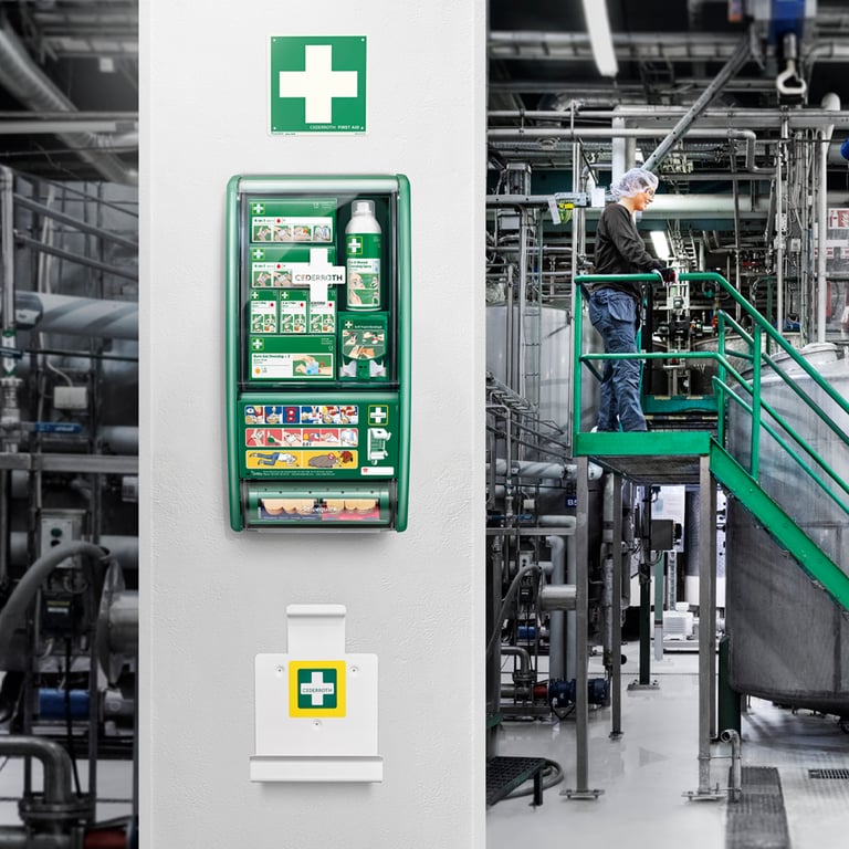 EHBO-post in de industriële hal