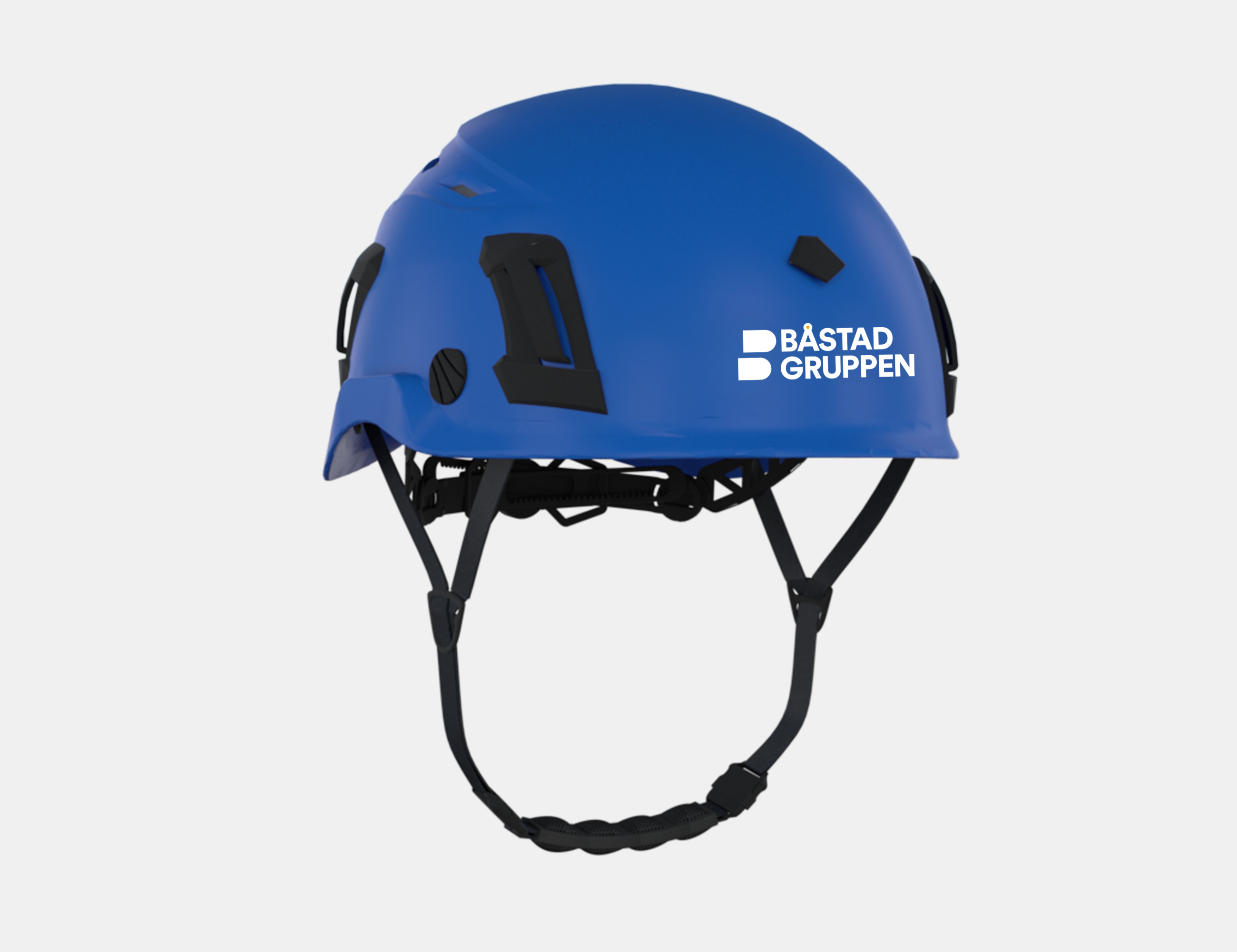 Blå skyddshjälm med Båstadgruppen-logotyp och applicerad dekal.
