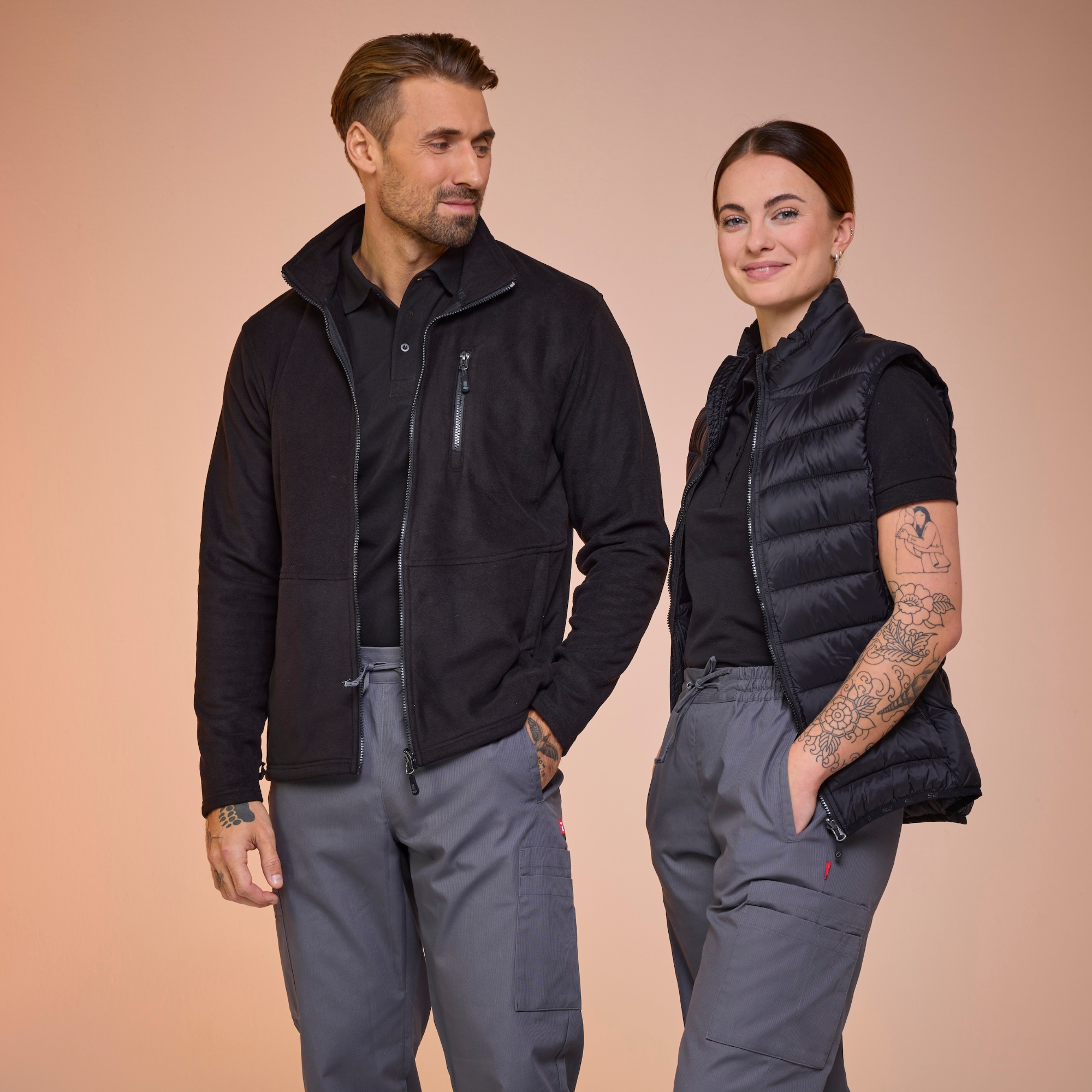 Medizinisches Personal in Funktionsbekleidung aus dem South West – Fokus auf Passform und Bewegungsfreiheit.